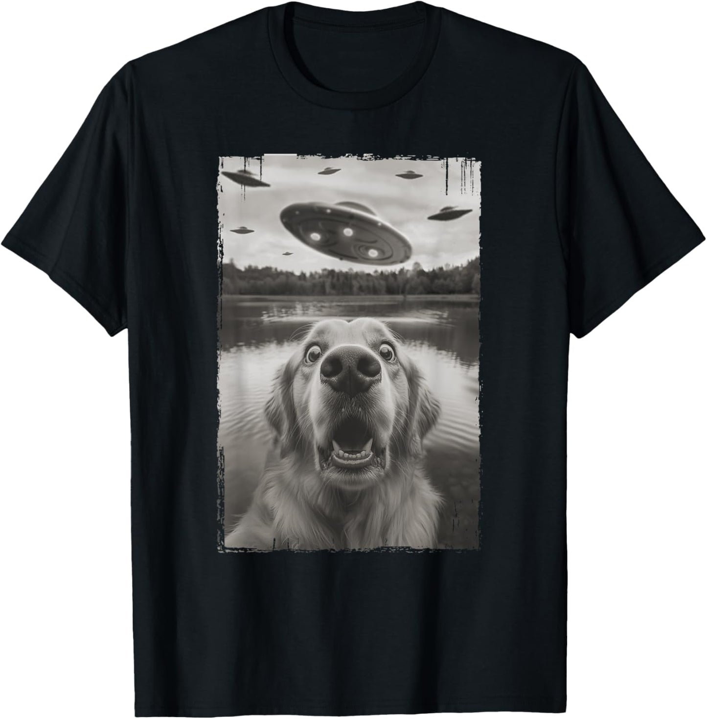 Golden Retriever Selfie with UFO - Funny Golden Retriever T-Shirt
