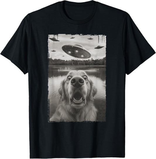 Golden Retriever Selfie with UFO - Funny Golden Retriever T-Shirt