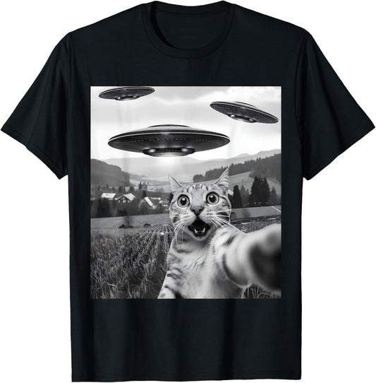 Cat Selfie With Alien UFO Funny Photo with Aliens T-Shirt