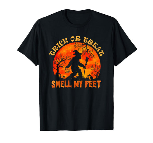 Trick Or Treat Smell My Feet Halloween Pumpkin Bigfoot T-Shirt