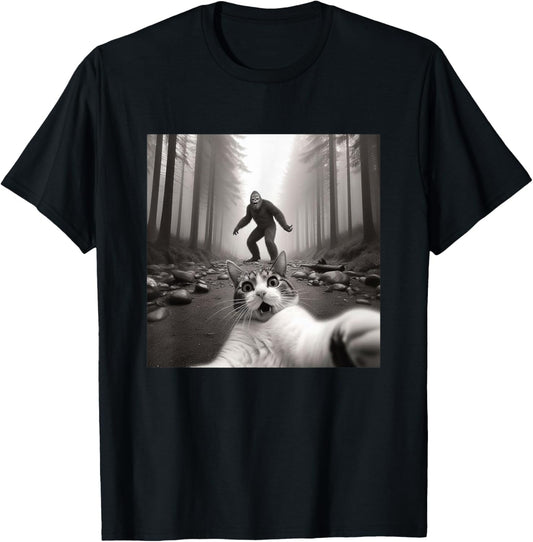 Funny Surprised Scared Cat Selfie With Sasquatsch Bigfoot T-Shirt
