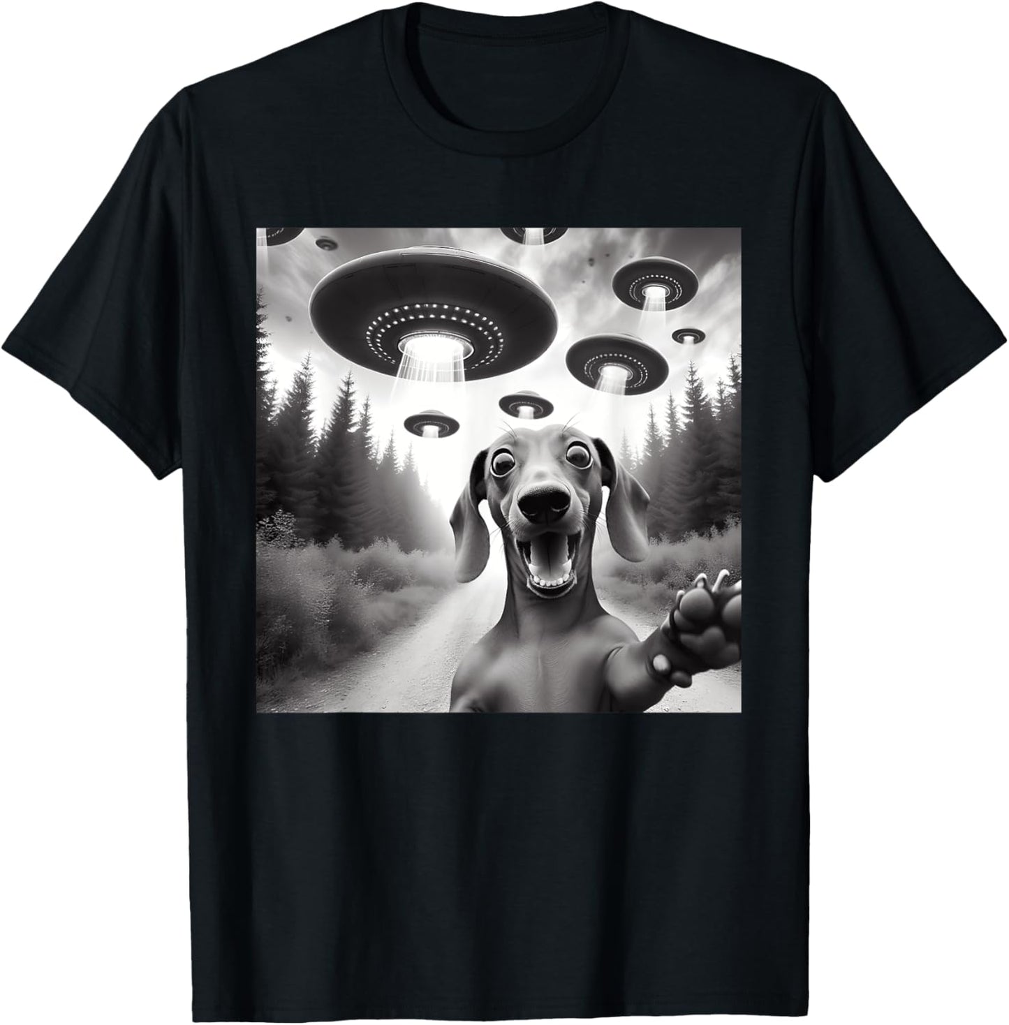 Funny Dachshund Selfie with UFOs Alien Lovers Pet Dog Owners T-Shirt