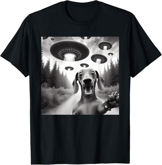 Funny Dachshund Selfie with UFOs Alien Lovers Pet Dog Owners T-Shirt