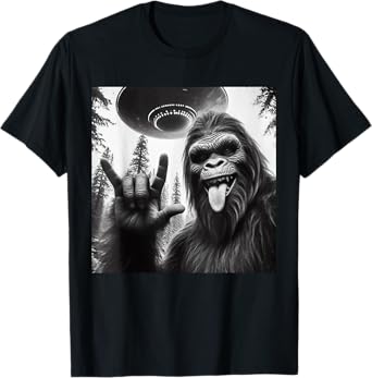 Funny Sasquatch Bigfoot Rock On Selfie With UFO Alien T-Shirt