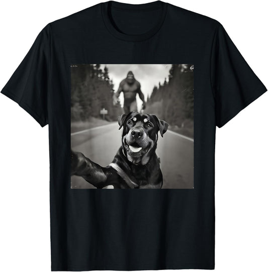 Scared Dog Selfie With Sasquatch Bigfoot, Funny Rottweiler T-Shirt