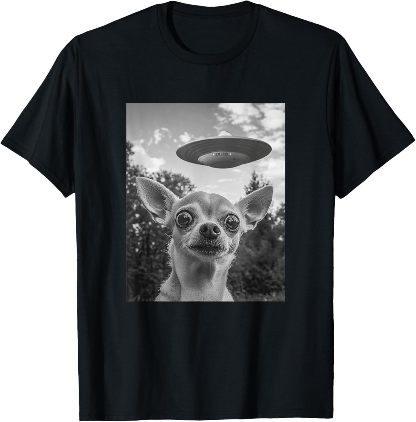 Funny Chihuahua Selfie with UFO T-Shirt