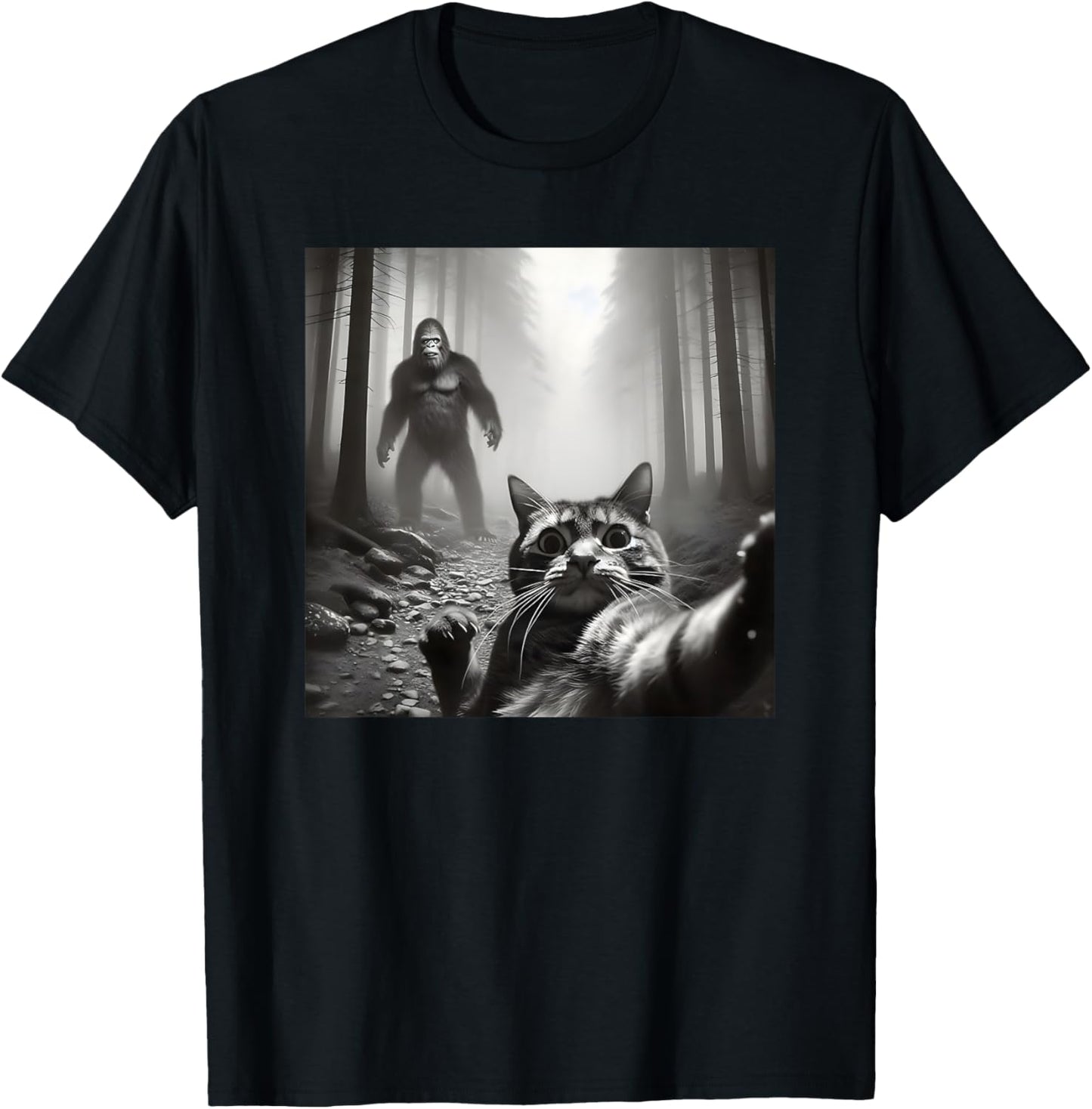 Funny Surprised Scared Cat Selfie With Sasquatsch Bigfoot T-Shirt
