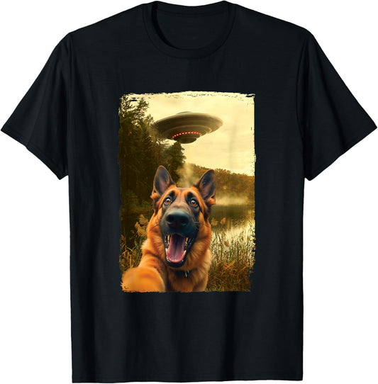 Funny German Shepherd Dog UFO Encounter Dog Selfie Aliens T-Shirt