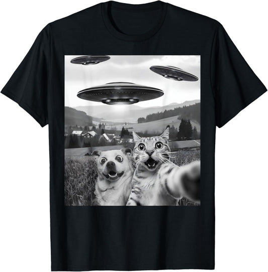 Cat and Dog Selfie With Alien UFO Funny Photo with Aliens T-Shirt