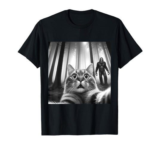 Funny Scared Cat Selfie with Bigfoot Cat Lovers Halloween T-Shirt