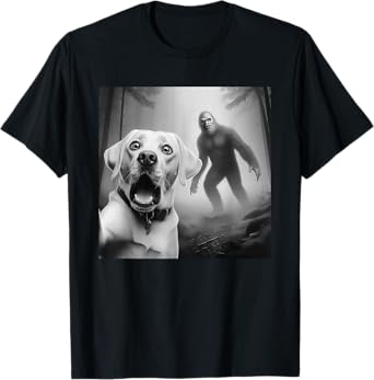 Funny Labrador retriever Selfie with bigfoot sasquatch T-Shirt