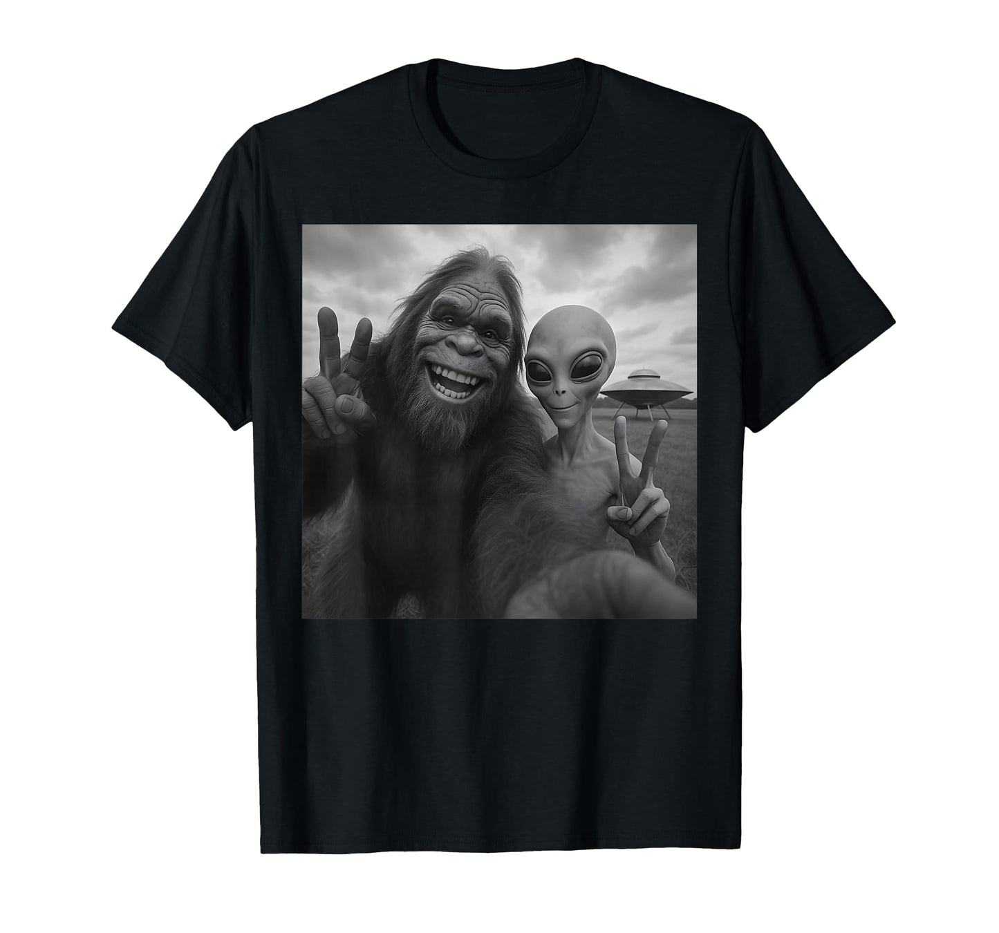 Funny Alien Bigfoot Selfie T-Shirt