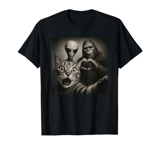 Funny Surprised Scared Cat Selfie Alien Bigfoot Sasquatch T-Shirt
