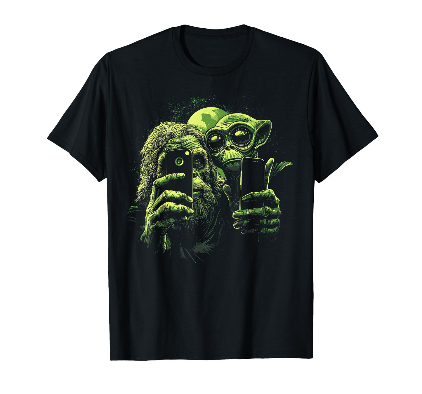 Bigfoot And Alien Sasquatch Love Selfie Funny Sarcastic T-Shirt