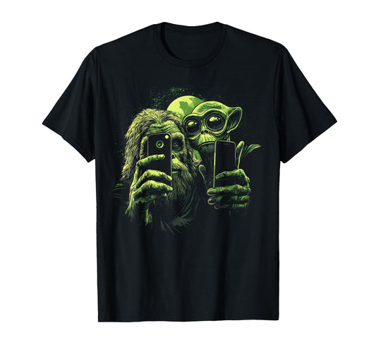 Bigfoot And Alien Sasquatch Love Selfie Funny Sarcastic T-Shirt