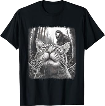 Surprised Scared Cat Selfie With Sasquatsch Bigfoot 0D4ERF Men Women Girls Kids T-Shirt