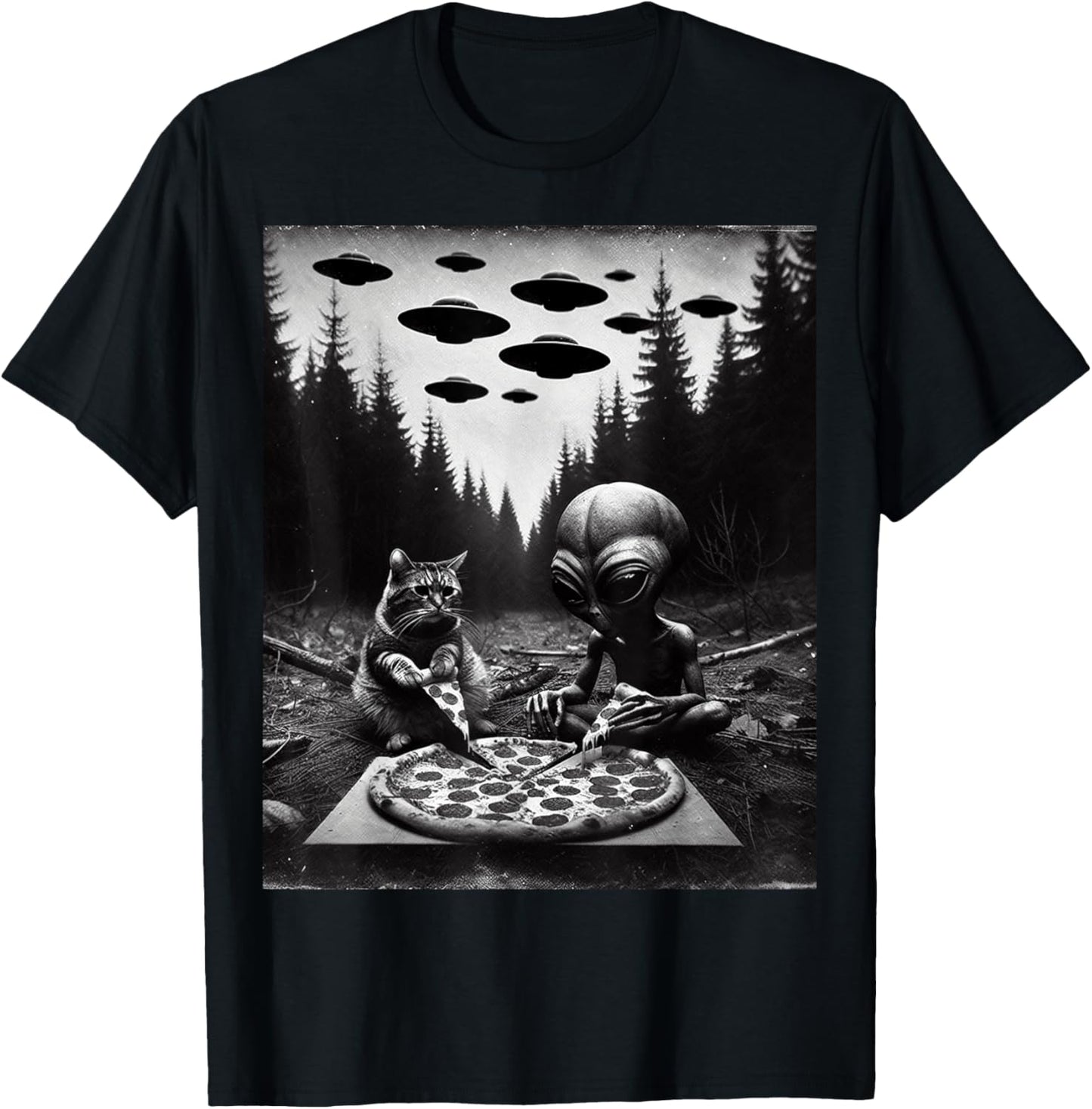 Funny Cat With Alien Eating Pizza. Cat And UFO Spaceship T-Shirt