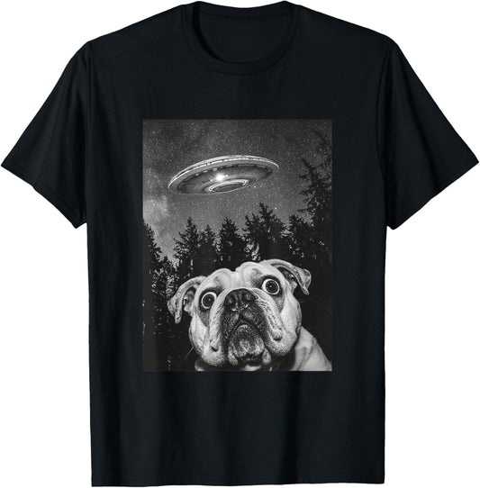 Surprised English Bulldog With Alien UFO, funny dog T-Shirt