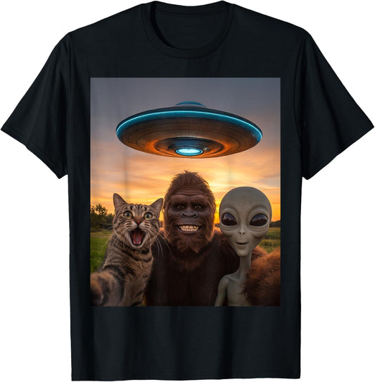 Cat Bigfoot Alien Selfie BFF Funny Photo With UFO T-Shirt