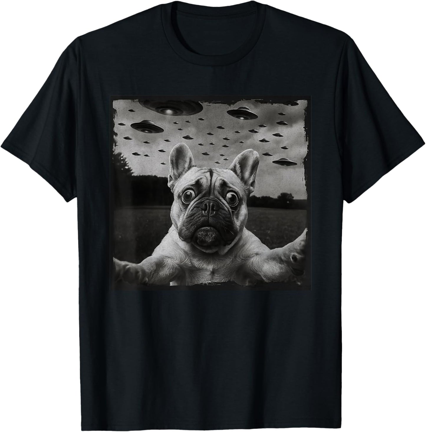 Alien UFO Pug Selfie, Funny Puggo Dog UFOs Space Moment T-Shirt