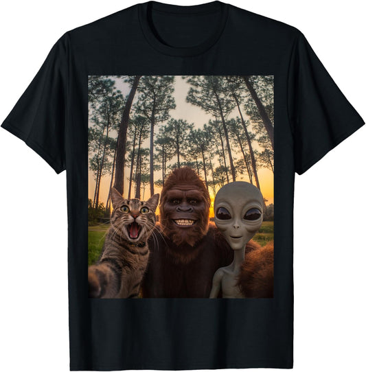 Cat Bigfoot Alien Selfie BFF Funny Photo With UFO T-Shirt