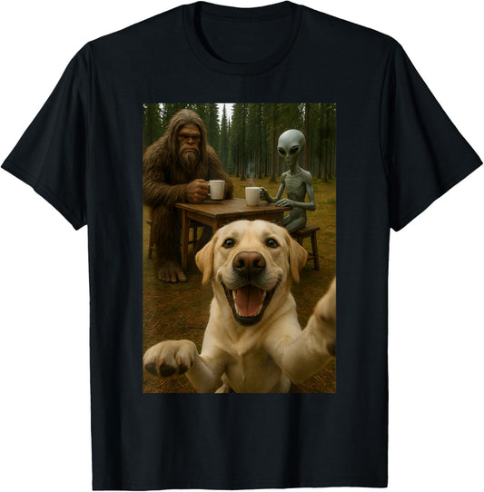 Dog Selfie With Bigfoot Alien Funny T-Shirt