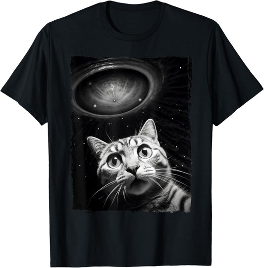 Funny Cat Selfie with UFOs Cat Mom Cat Dad Funny Cat Lover T-Shirt