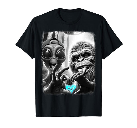 Bigfoot Sasquatch Alien Lovefest Love Hand Sign 0LTD4V T-Shirt