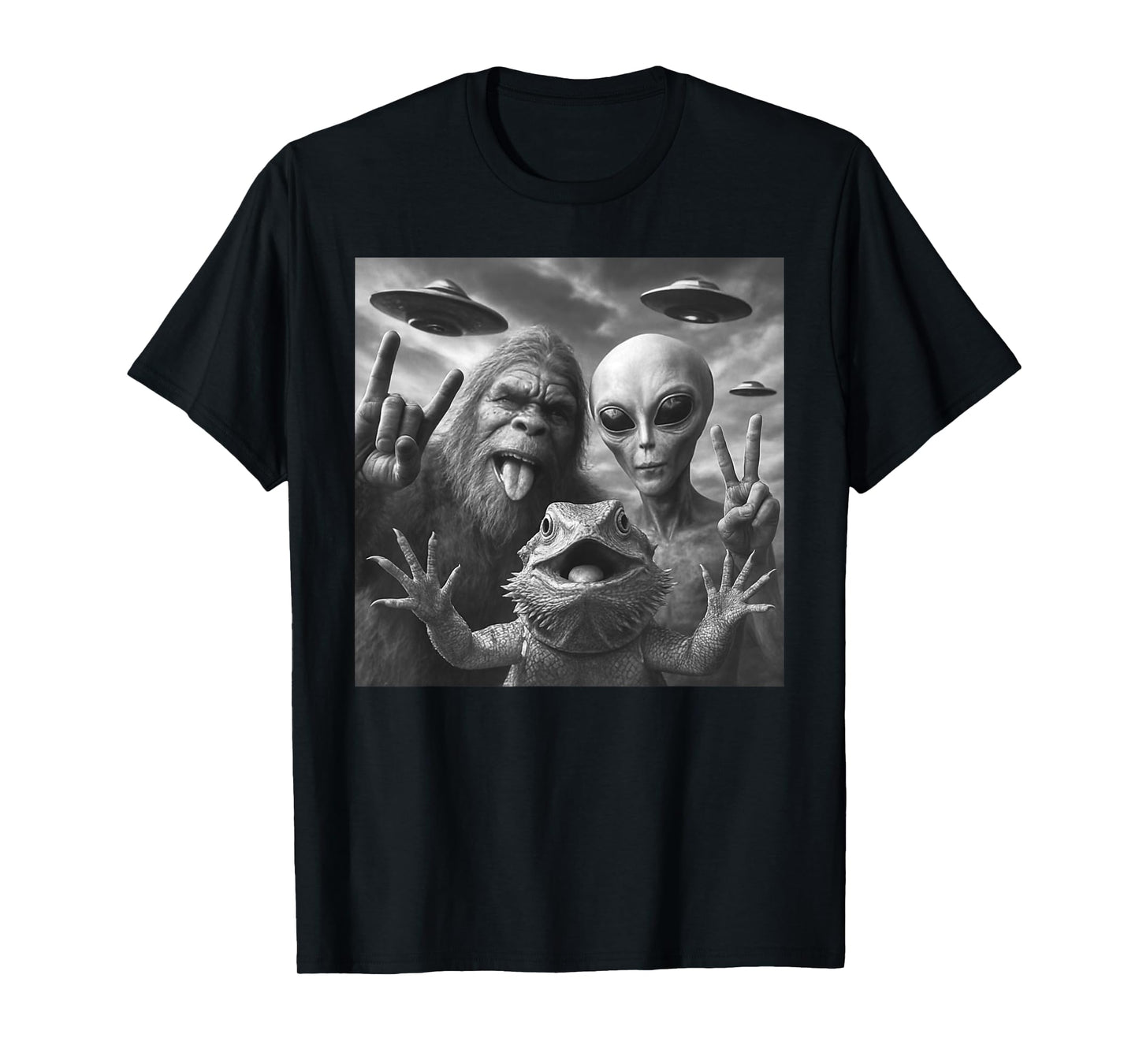 Bearded Dragon Selfie With Bigfoot & Alien Funny UFO T-Shirt