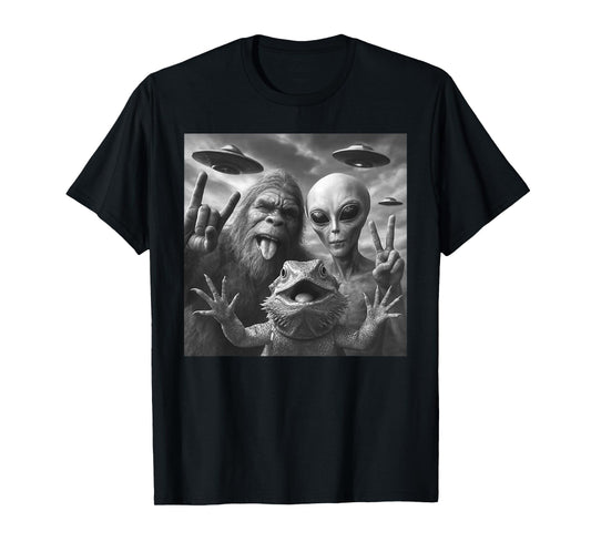 Bearded Dragon Selfie With Bigfoot & Alien Funny UFO T-Shirt