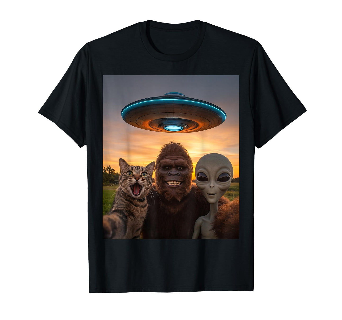 Cat Bigfoot Alien Selfie BFF Funny Photo With UFO T-Shirt