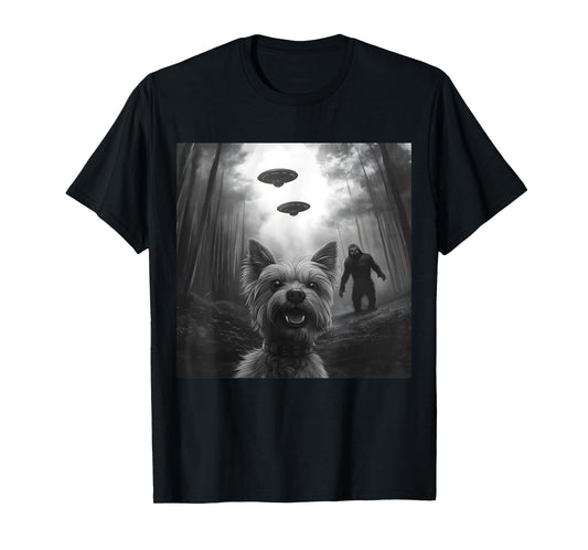 Yorkie vs. Bigfoot – Funny Yorkshire Terrier Alien Encounter T-Shirt