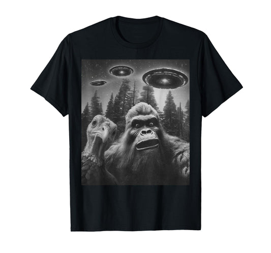Funny Bigfoot Turkey Selfie UFO Thanksgiving Sasquatch Gifts T-Shirt