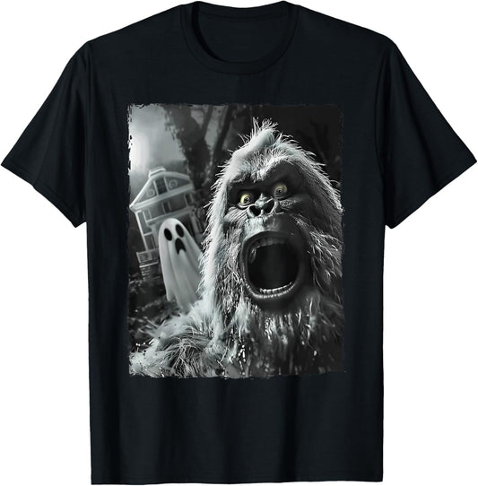 bigfoot sasquatch selfie with ghost halloween haunted house T-Shirt