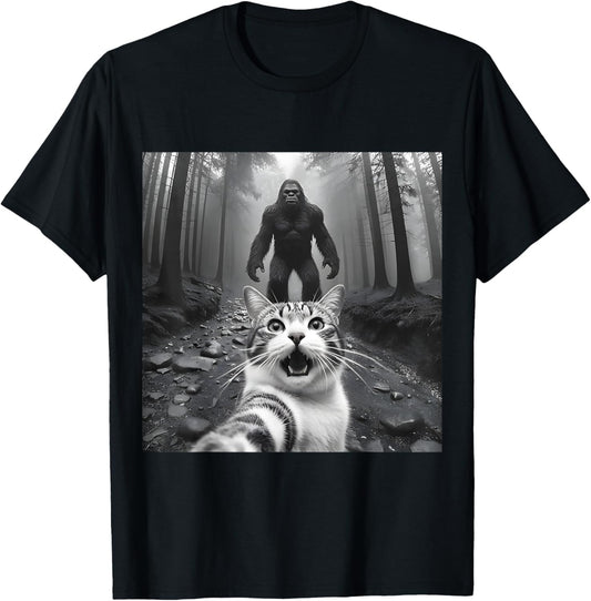 Funny Surprised Scared Cat Selfie With Sasquatsch Bigfoot T-Shirt