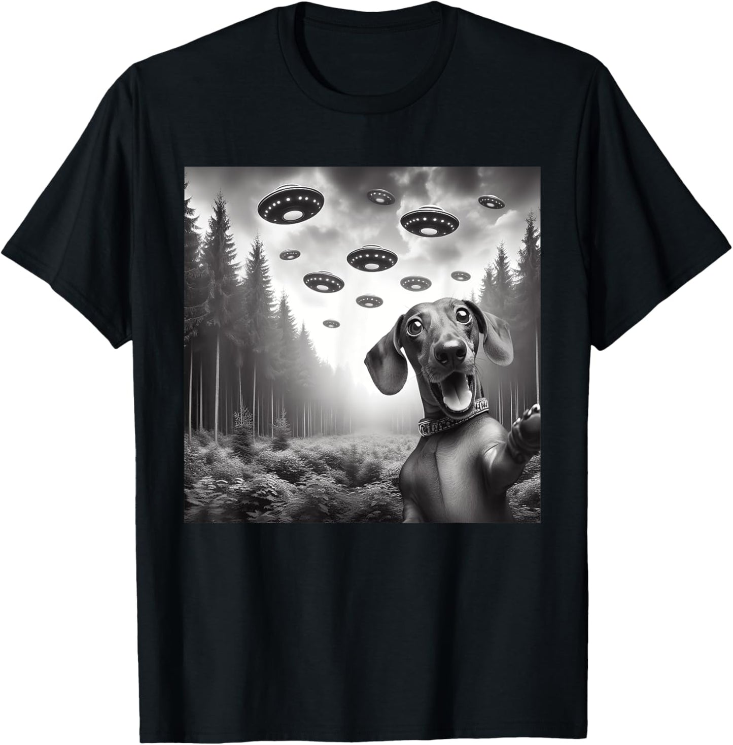 Funny Dachshund Dog Selfie With UFO Alien UFO Themed Stuff T-Shirt