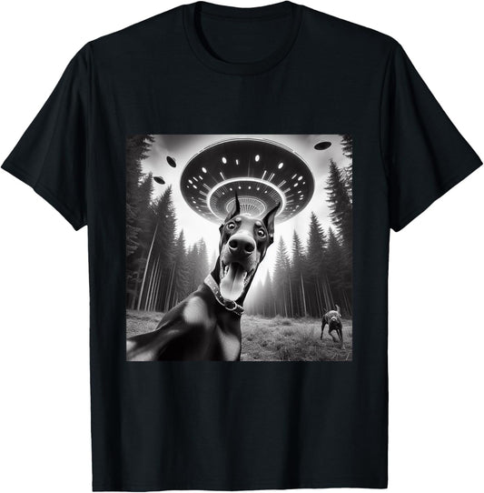 Dog Mom Dad Funny Alien Selfie Doberman UFO T-Shirt