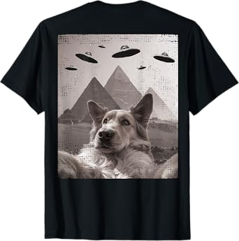 Dog UFO Meme - Funny Golden Retriever Dog Selfie with UFOs Men T-Shirt